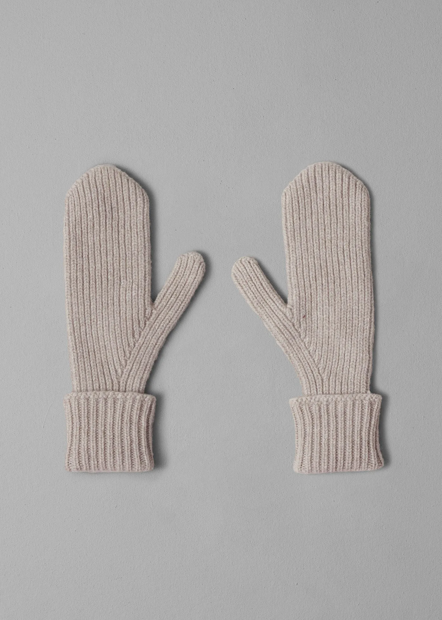 Ribbed Wool Cashmere Mittens | Pebble